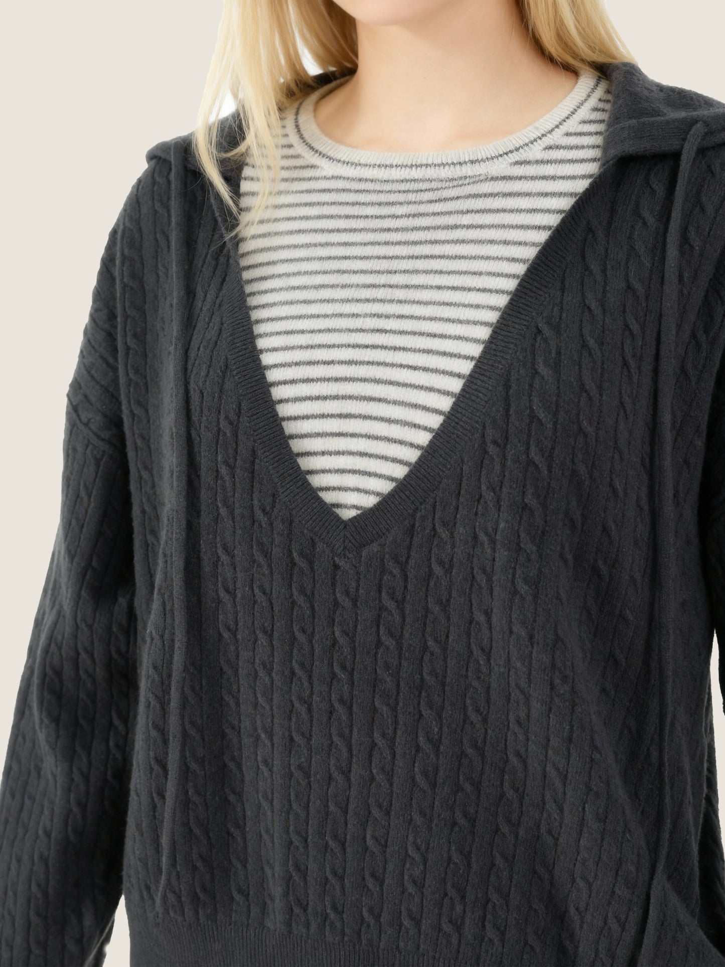 Hooded Wool Sweater M31N