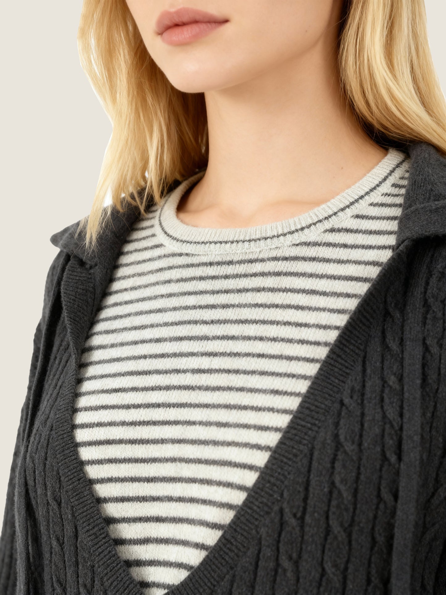 Hooded Wool Sweater M31N