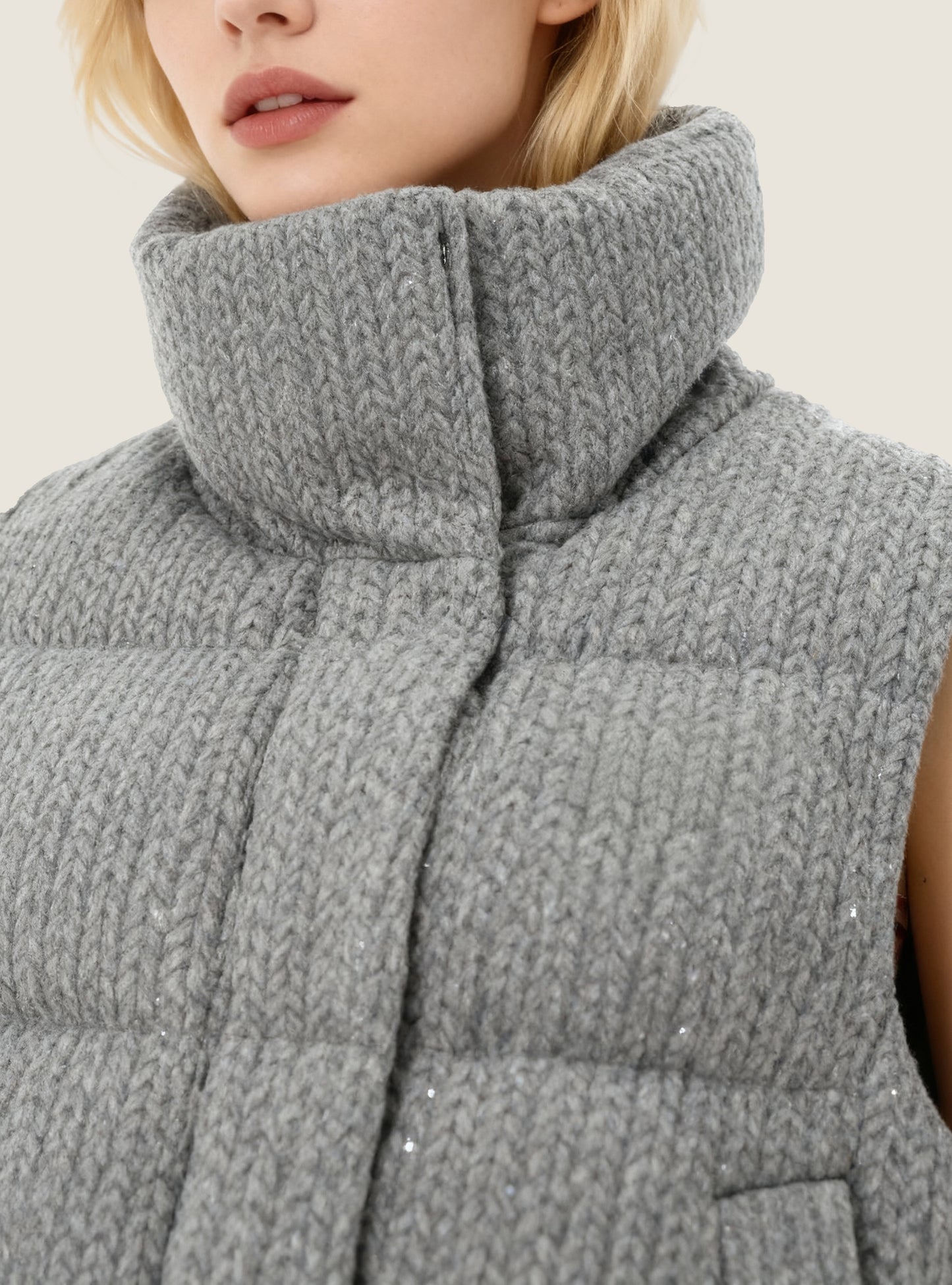 Cream Herringbone Down Vest M31N