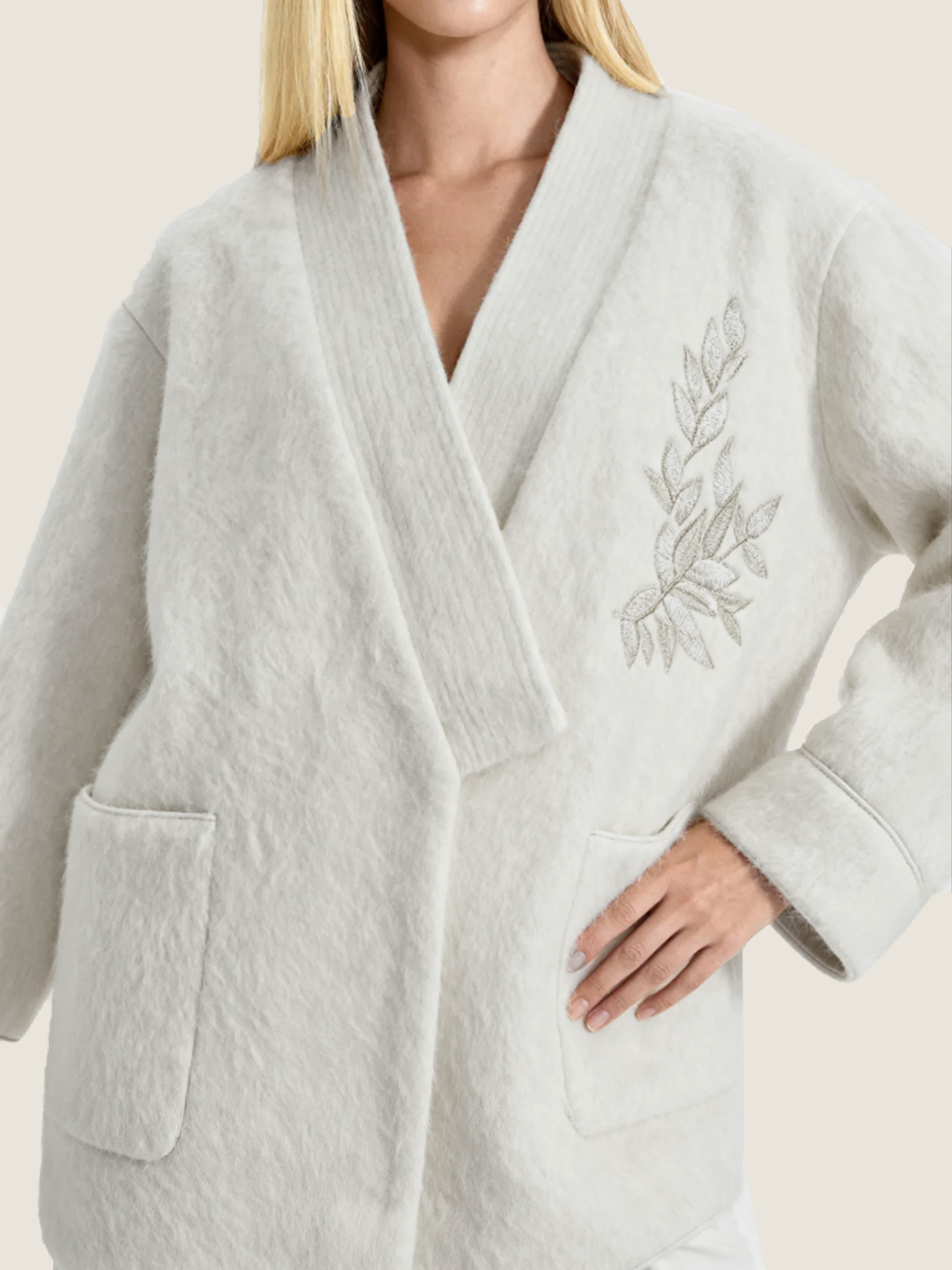 Wool Embroidered Coat M31N